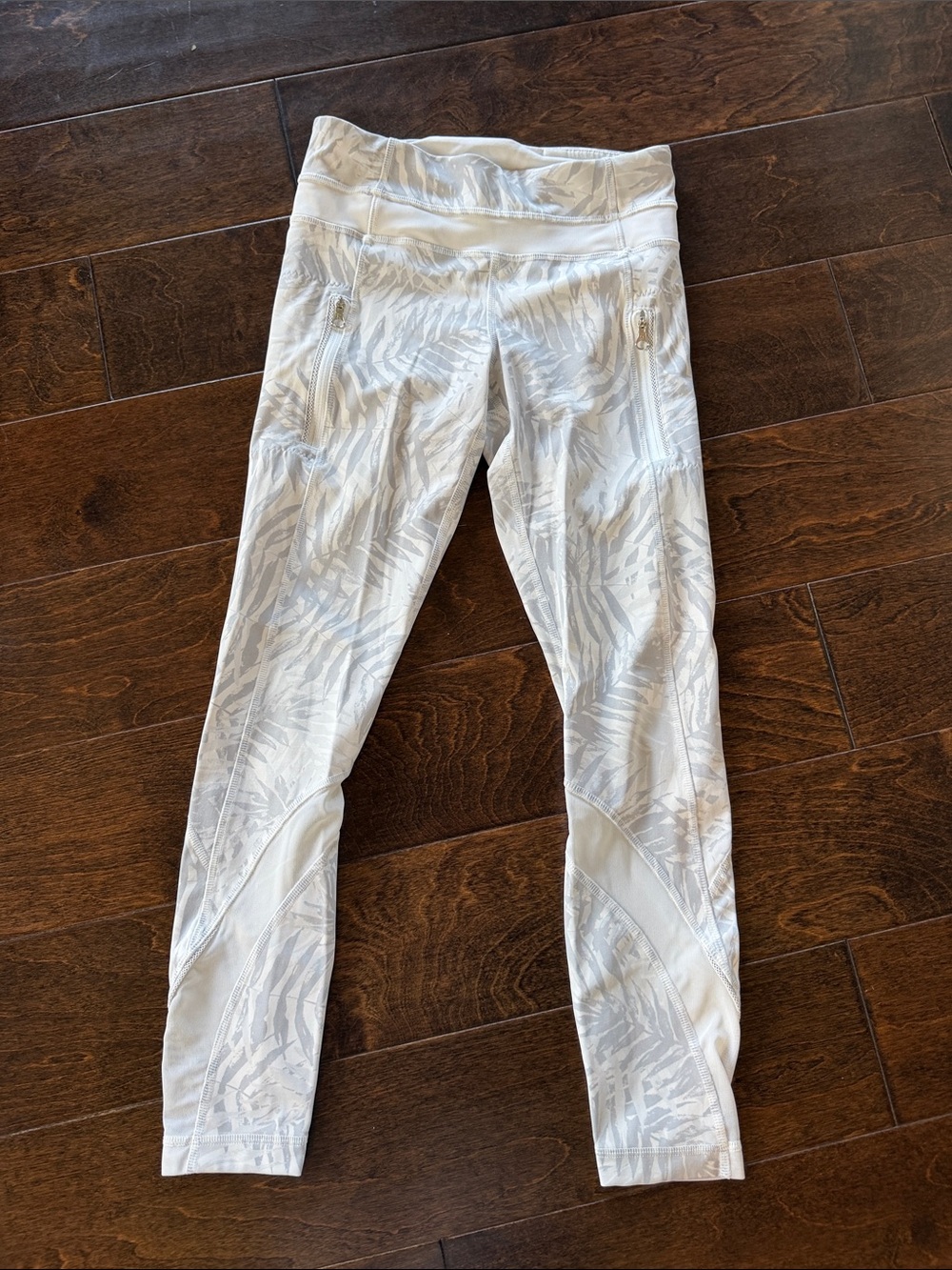 Lululemon size 2 White Printed Performance Leggings